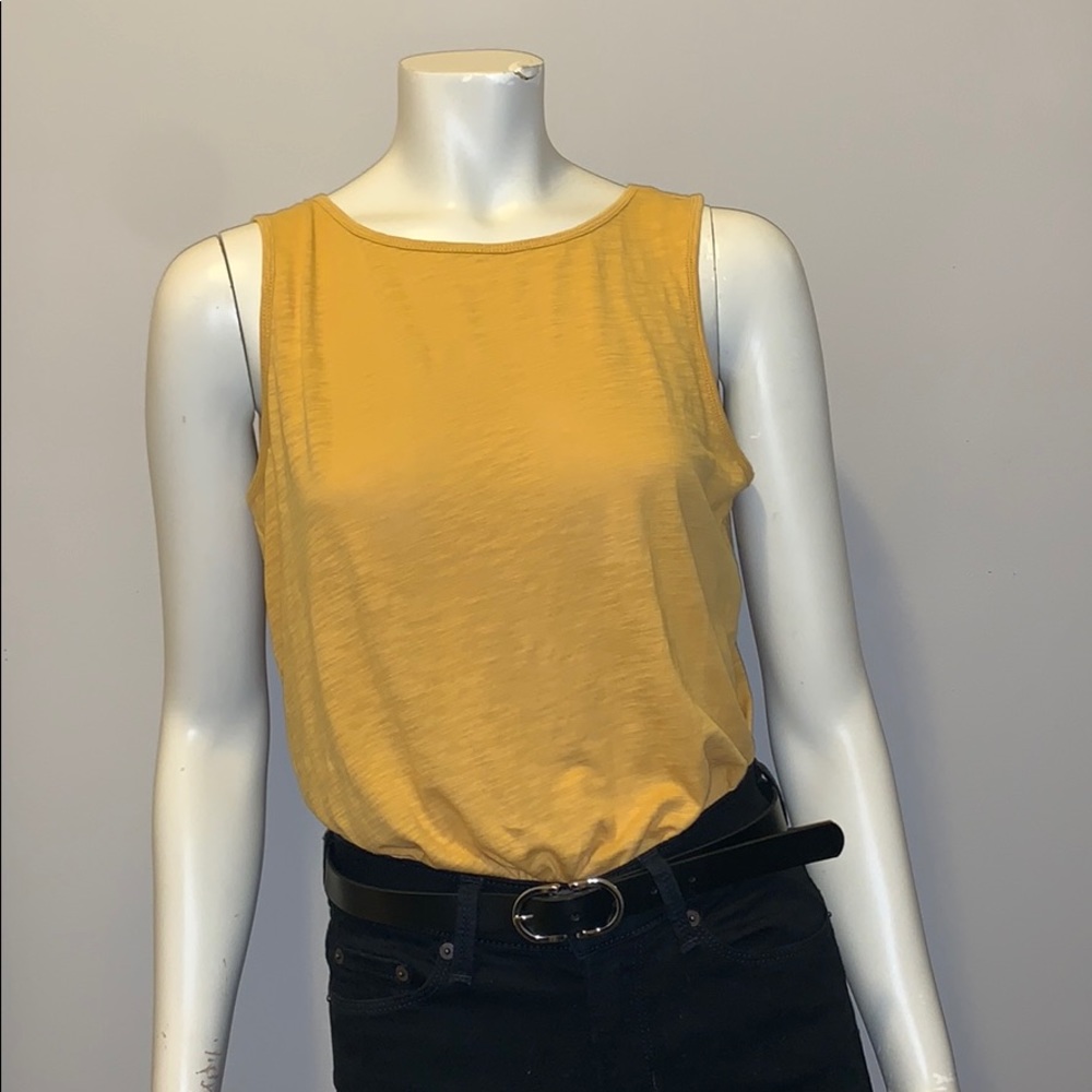 🌸 FOREVER 21 SLEEVELESS SHIRT GOLDEN! 🌸
